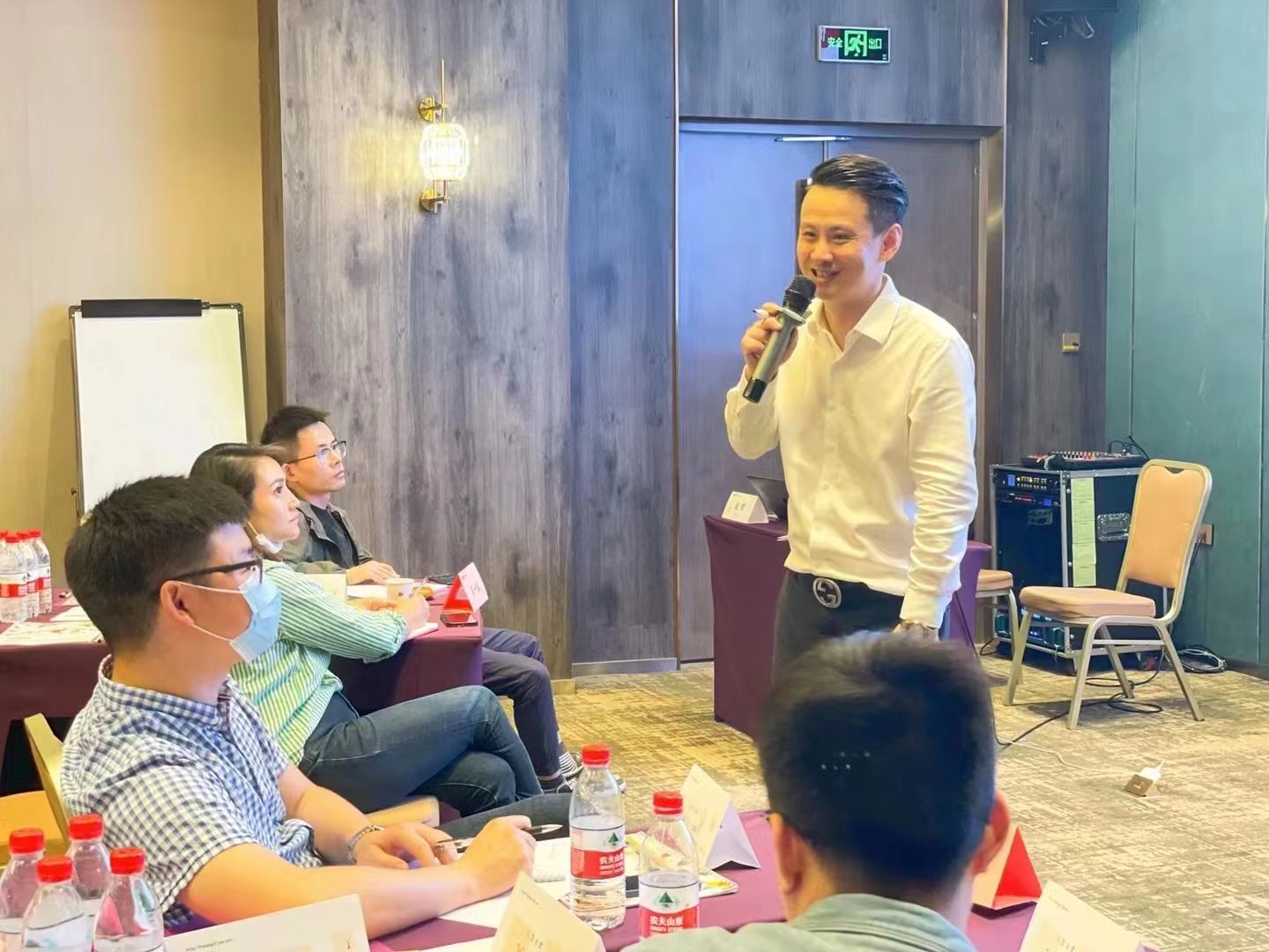 《互聯(lián)網(wǎng)創(chuàng)新思維與新媒體營銷實(shí)戰(zhàn)》