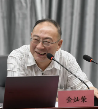 7月5日，金燦榮出席武漢市武昌區(qū)“互聯(lián)網(wǎng)行業(yè)黨史學(xué)習(xí)教育主題報(bào)告會(huì)”